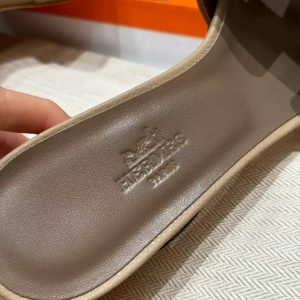 Hermes Oasis Sandal Women High Heel Sandal in Epsom Heritage Calfskin Trench Etoupe - Image 11