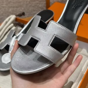 Alternative view of Hermes Oasis Sandal Women High Heel Sandal in Goatskin with Metallic Finish Gris Argenté H261186Z 52350