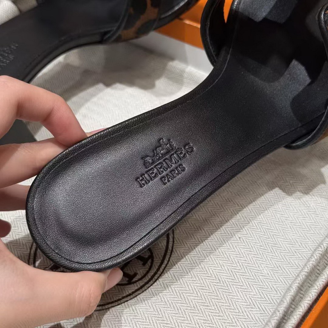 Hermes Oasis Sandal Women High Heel Sandal in Moire Calfskin Gold Noir H212183Z 20370 - Image 13