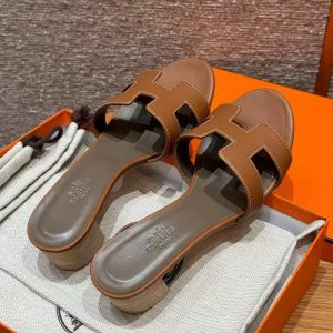 Alternative view of Hermes Oasis Sandal Women High Heel Sandal in Swift Calfskin Gold H071002Z 03340