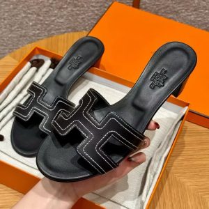 Alternative view of Hermes Oasis Sandal Women High Heel Sandal in Swift Calfskin Noir Blanc