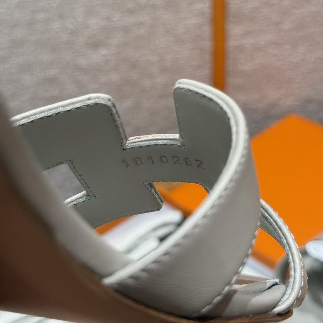 Hermes Oasis Sandal Women High Heel Sandal in Swift Calfskin Pebble Beige - Image 5