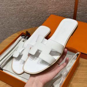 Alternative view of Hermes Oran Sandal Women Epsom Calfskin Blanc