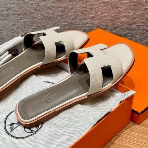 Alternative view of Hermes Oran Sandal Women Epsom Calfskin Craie Etoupe