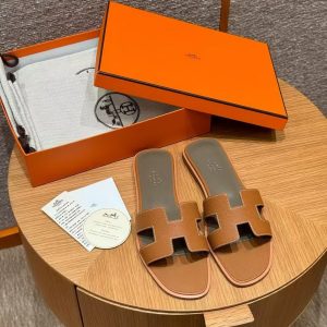 Hermes Oran Sandal Women Epsom Calfskin Gold Etoupe - Image 5