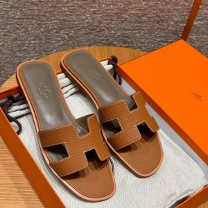 Hermes Oran Sandal Women Epsom Calfskin Gold Etoupe - Image 4