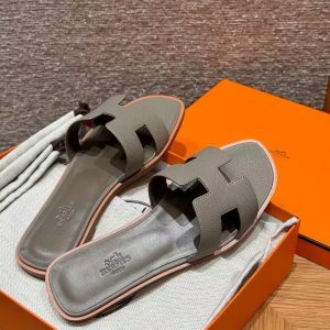 Alternative view of Hermes Oran Sandal Women Epsom Calfskin M8 Gris Asphalte