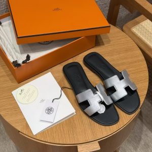 Alternative view of Hermes Oran Sandal Women Goatskin Gris Argenté H261297Z 52350