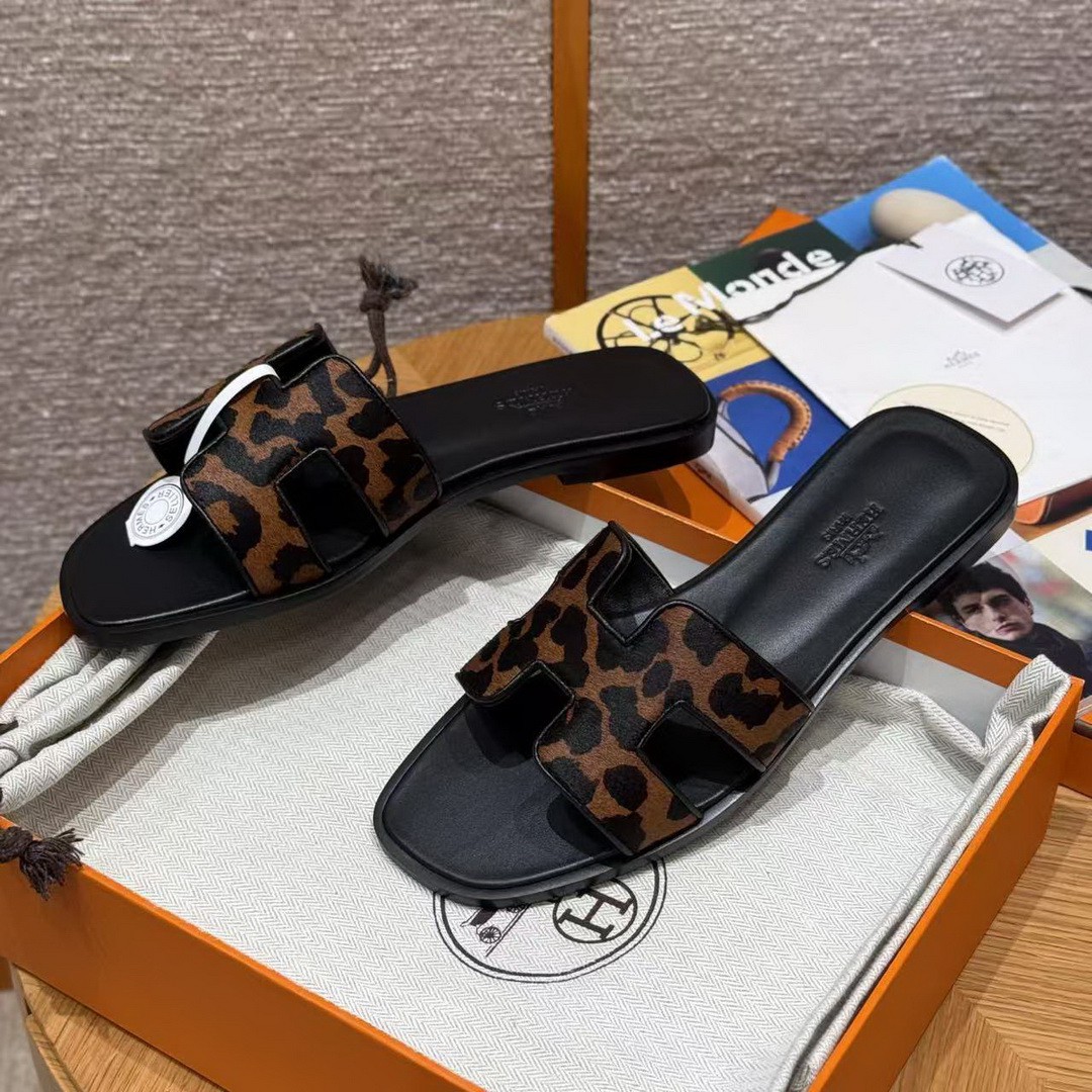 Hermes Oran Sandal Women Moire Calfskin Gold Noir H212177Z 20360 - Image 2