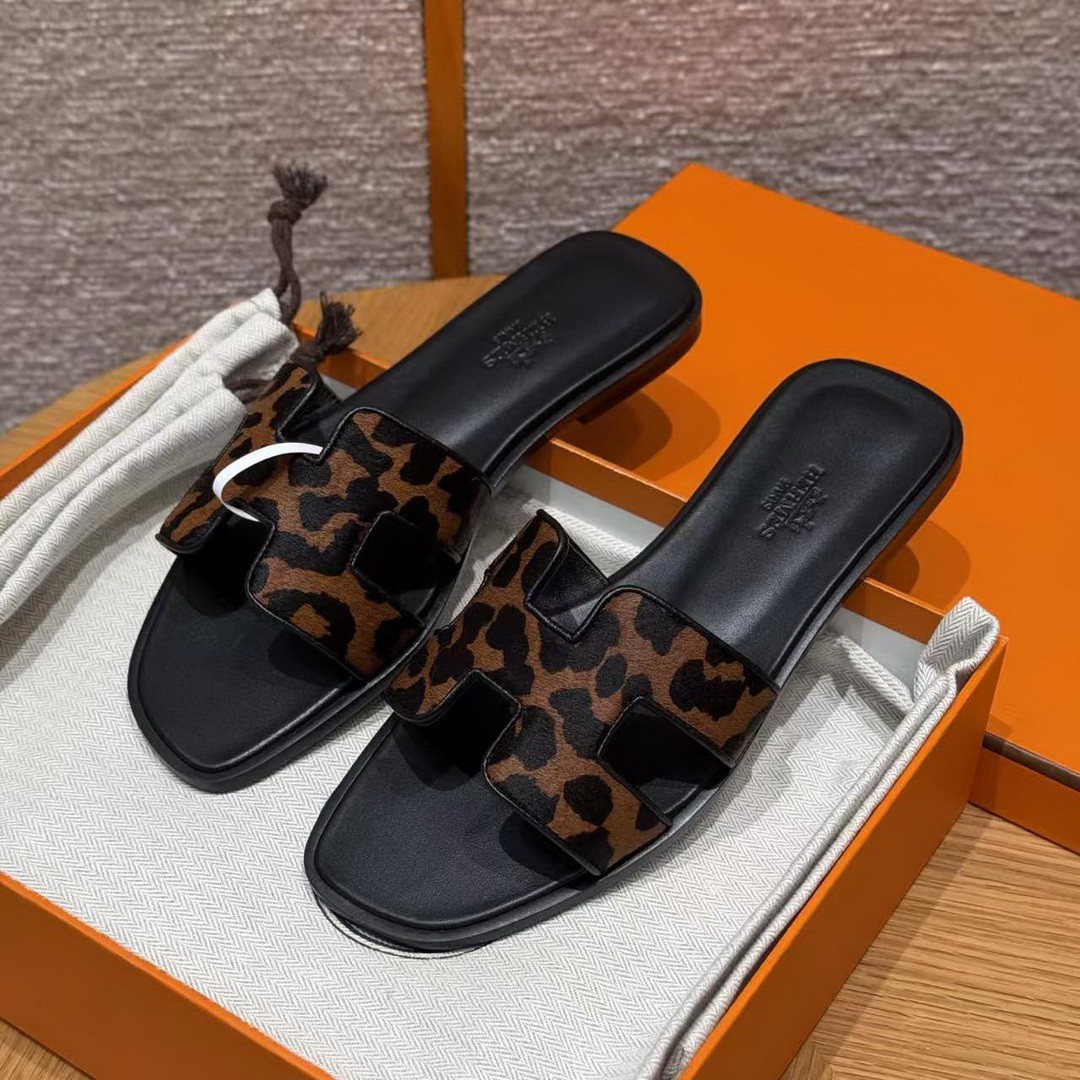 Hermes Oran Sandal Women Moire Calfskin Gold Noir H212177Z 20360