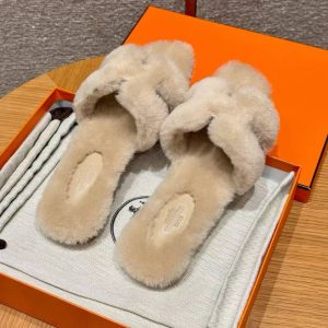 Alternative view of Hermes Oran Sandal Women Shearling Beige Camel