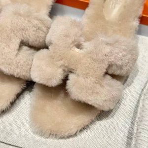 Hermes Oran Sandal Women Shearling Beige Camel - Image 7