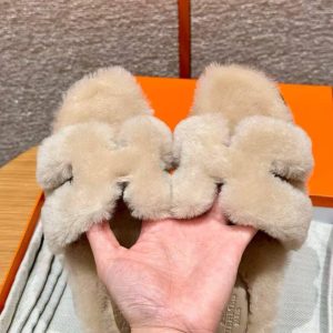 Hermes Oran Sandal Women Shearling Beige Camel - Image 6