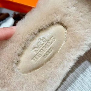 Hermes Oran Sandal Women Shearling Beige Camel - Image 5