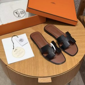 Hermes Oran Sandal Women Swift Calfskin Black Natural - Image 8