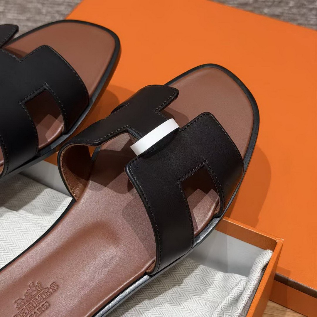 Hermes Oran Sandal Women Swift Calfskin Black Natural - Image 5
