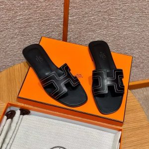 Hermes Oran Sandal Women Swift Calfskin Blanc Noir - Image 4