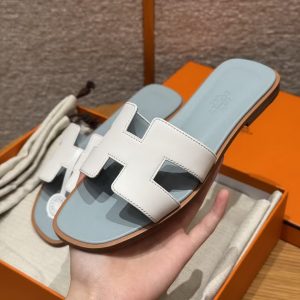 Alternative view of Hermes Oran Sandal Women Swift Calfskin Bleu Glacier White