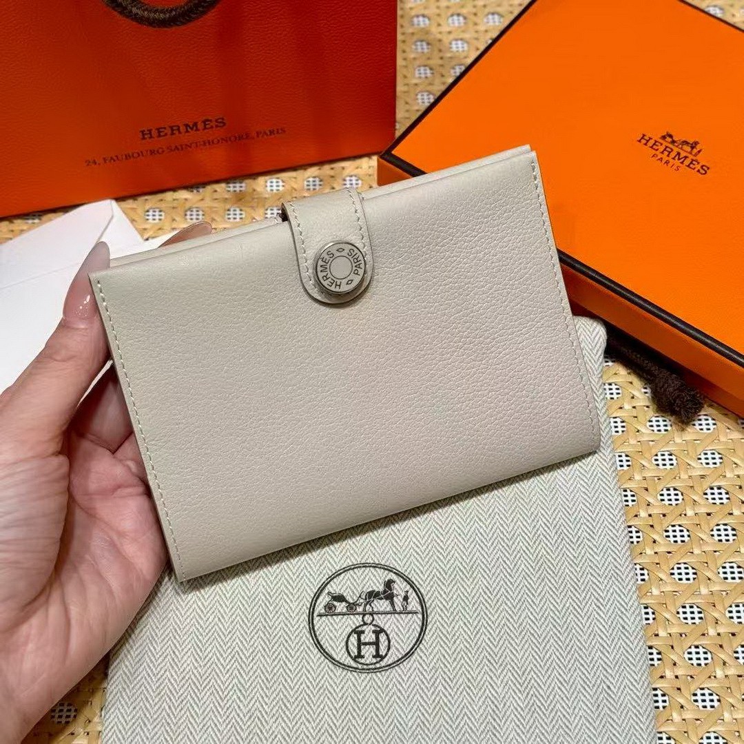 Hermes R.M.S. Passport Holder Handmade In Evecolor Calfskin Leather Enamel Fittings Hardware 10 Craie