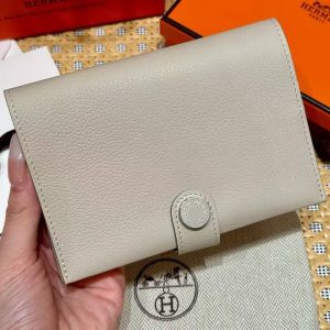 Hermes R.M.S. Passport Holder Handmade In Evecolor Calfskin Leather Enamel Fittings Hardware 10 Craie - Image 3