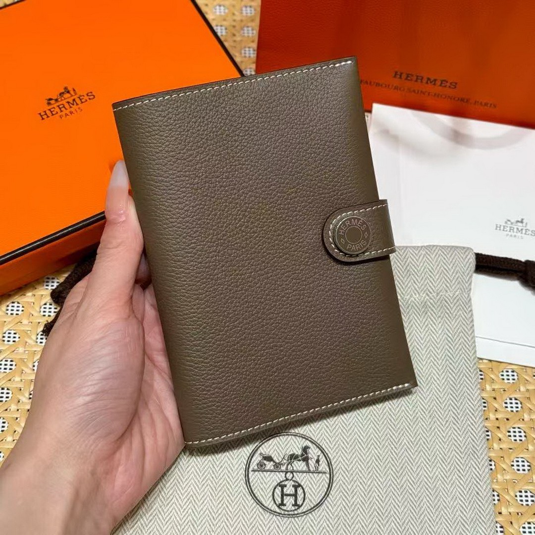 Hermes R.M.S. Passport Holder Handmade In Evecolor Calfskin Leather Enamel Fittings Hardware 18 Etoupe