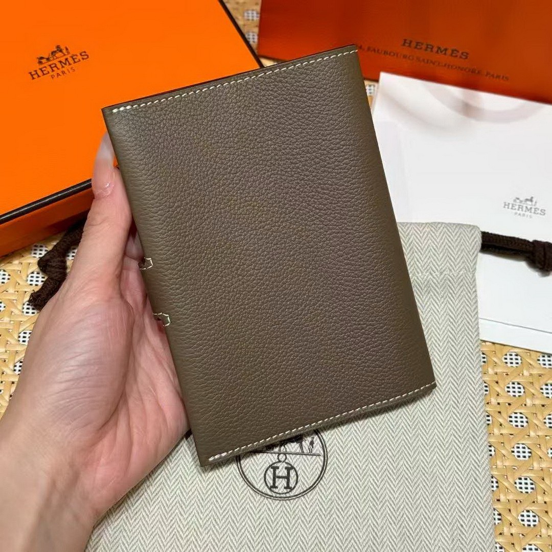 Hermes R.M.S. Passport Holder Handmade In Evecolor Calfskin Leather Enamel Fittings Hardware 18 Etoupe - Image 2