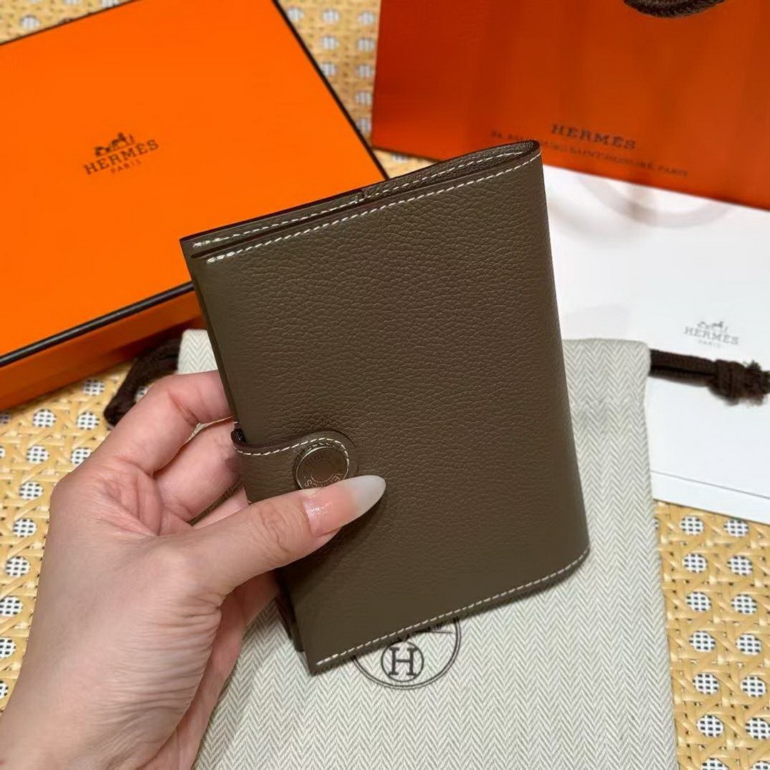 Hermes R.M.S. Passport Holder Handmade In Evecolor Calfskin Leather Enamel Fittings Hardware 18 Etoupe - Image 9