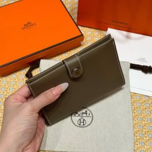 Hermes R.M.S. Passport Holder Handmade In Evecolor Calfskin Leather Enamel Fittings Hardware 18 Etoupe - Image 8