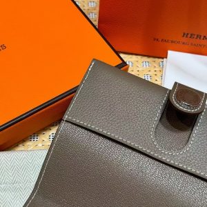 Hermes R.M.S. Passport Holder Handmade In Evecolor Calfskin Leather Enamel Fittings Hardware 18 Etoupe - Image 4