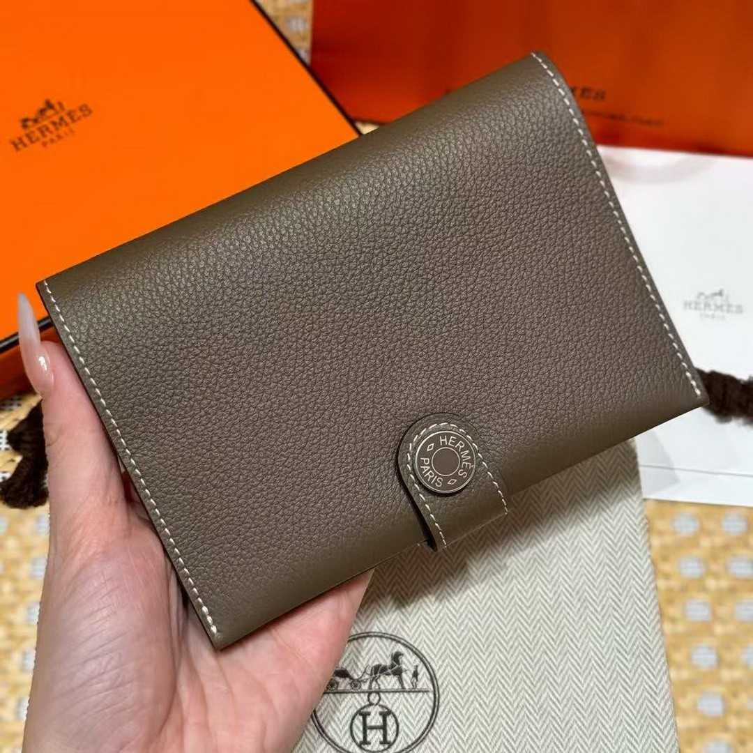 Hermes R.M.S. Passport Holder Handmade In Evecolor Calfskin Leather Enamel Fittings Hardware 18 Etoupe - Image 3
