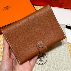 Hermes R.M.S. Passport Holder Handmade In Evecolor Calfskin Leather Enamel Fittings Hardware 37 Gold - Image 3