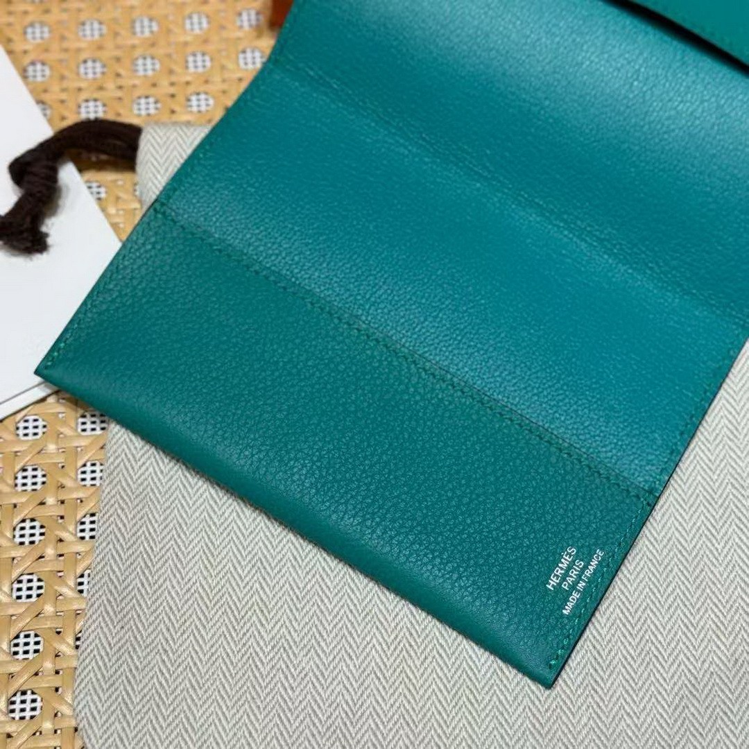 Hermes R.M.S. Passport Holder Handmade In Evecolor Calfskin Leather Enamel Fittings Hardware 6w Menthe - Image 3