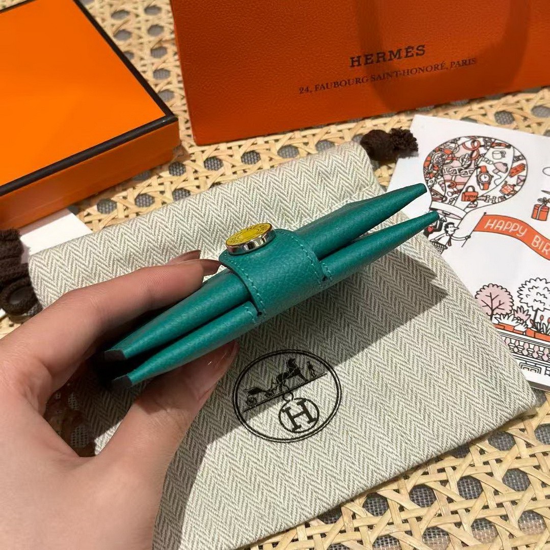 Hermes R.M.S. Card Holder Handmade In Evecolor Calfskin Leather Enamel Fittings Hardware 6u Vert D'Eau 9o Jaune De Naples - Image 10