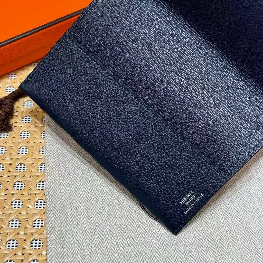 Hermes R.M.S. Passport Holder Handmade In Evecolor Calfskin Leather Enamel Fittings Hardware 2z Blue Nuit - Image 4