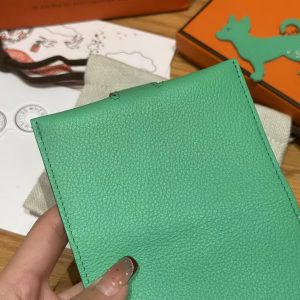 Hermes R.M.S. Card Holder Handmade In Evecolor Calfskin Leather Enamel Fittings Hardware 9D Jaune Ambre 0T Vert Comics - Image 8