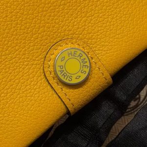 Hermes R.M.S. Card Holder Handmade In Evecolor Calfskin Leather Enamel Fittings Hardware 9D Jaune Ambre 9O Jaune Naples - Image 12