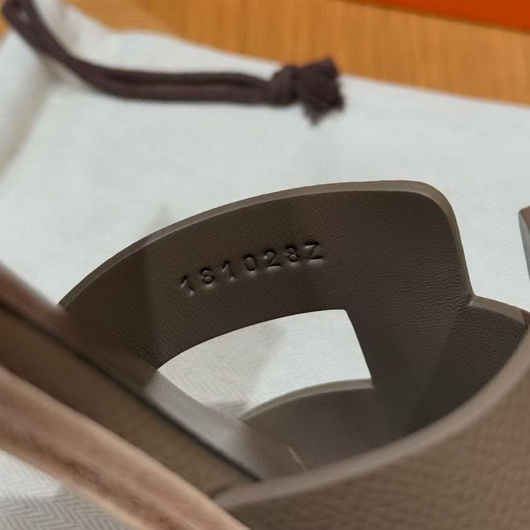 Hermes Santorini Sandal Women Epsom Calfskin Etoupe H182138Z X3360 - Image 10