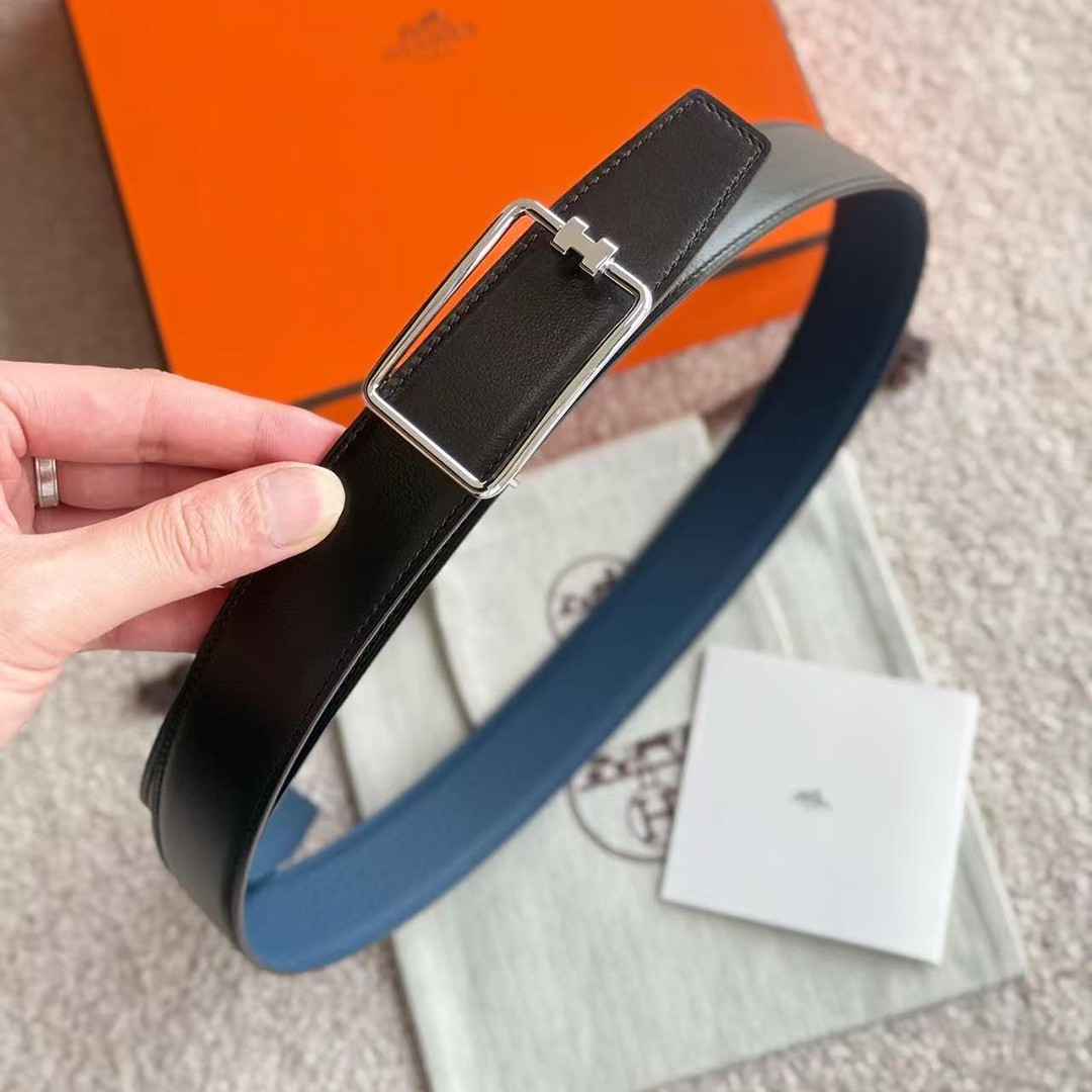 Hermes Tube H Belt Buckle & Reversible Leather Strap 38 mm Box 135 and Togo Calfskin Brushed Permabrass Buckle Yellow Gold Noir Bleu Tempête - Image 8