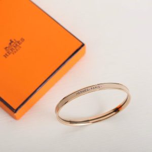 Alternative view of Hermes Uni Bangle Extra-narrow Bangle in Enamel Rose Gold Marron Glacé H240001FO1965