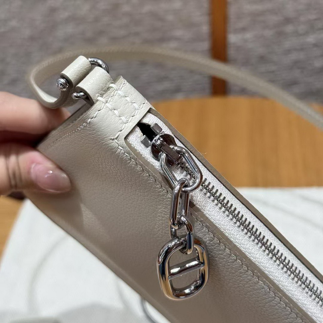 Hermes Zipengo Chaine d'Ancre To Go Pouch Handmade In Evercolor Calfskin Leather Silver Hardware 10 Craie - Image 4